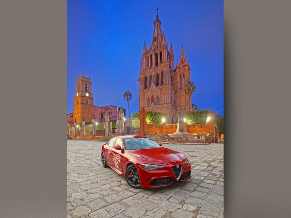 <span>ALFA2 – FOTOGRAFÍA</span><i>→</i>