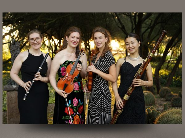 <span>MÚSICA -FOTOGRAFÍA</span><i>→</i>