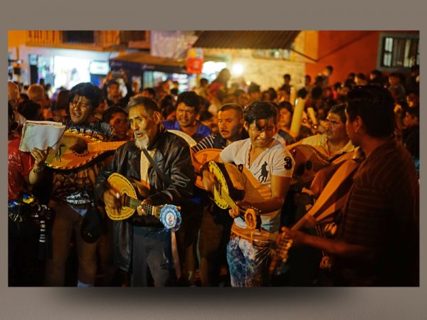 <span>TRADICIONES – FOTOGRAFÍA</span><i>→</i>