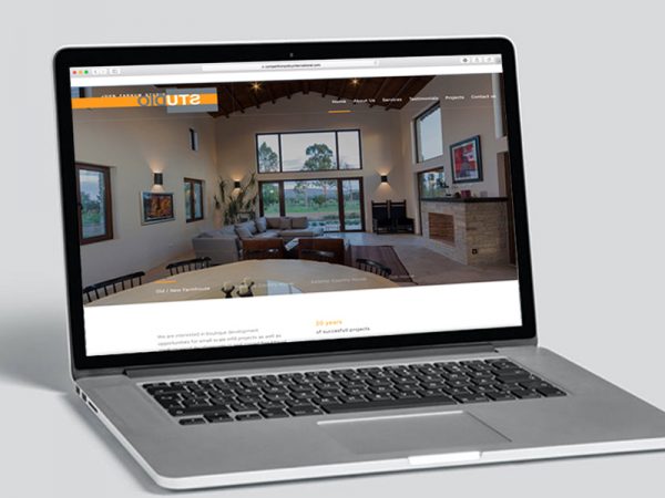 <span>STUDIO – WEBDESIGN</span><i>→</i>